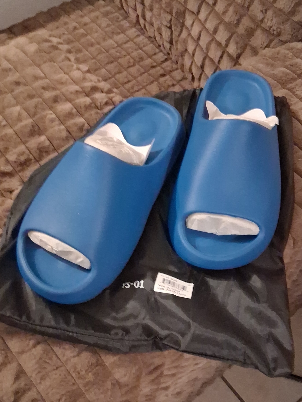Yeezy Slide in Bright Blue